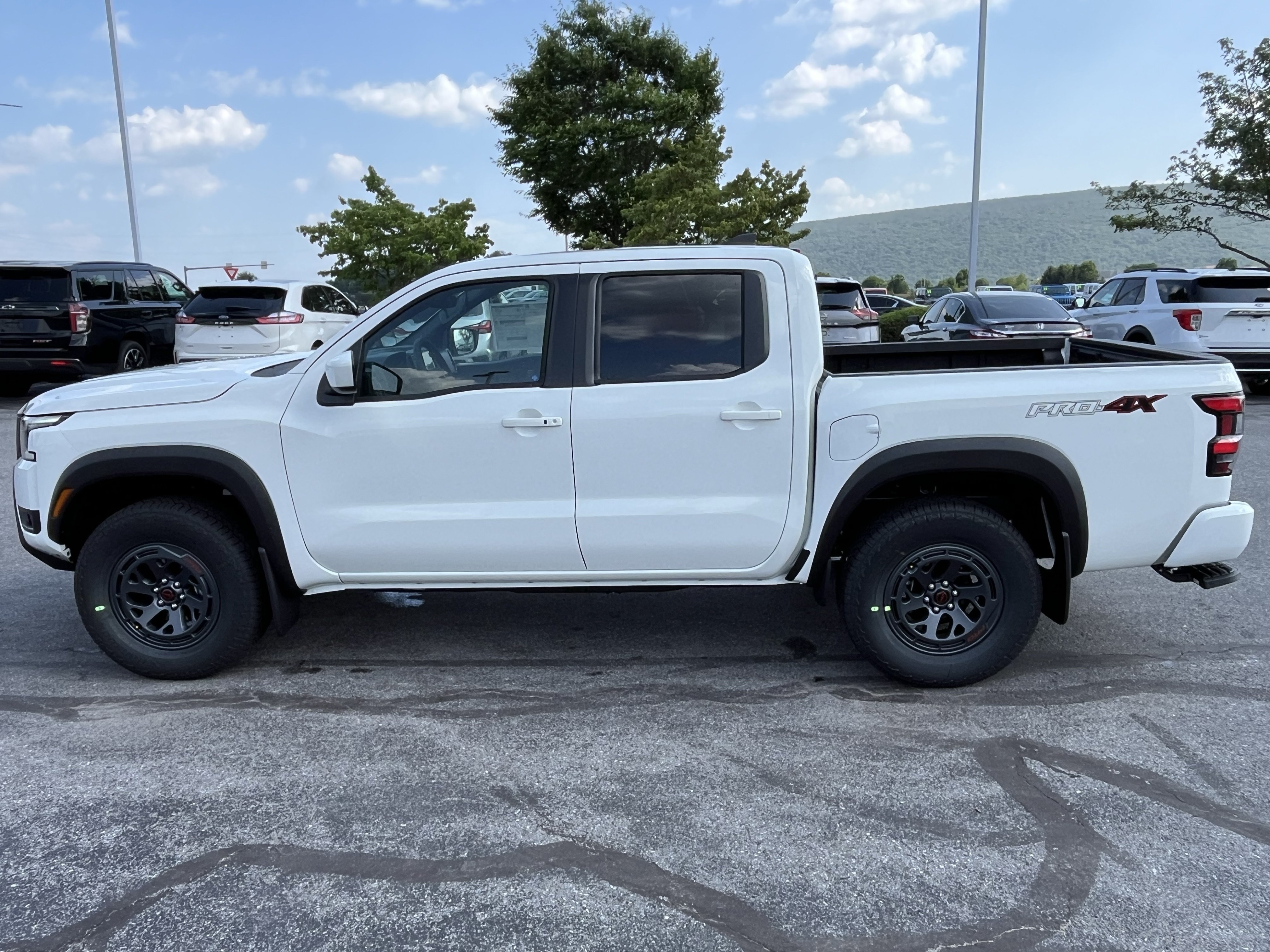 New 2026 Nissan Frontier PRO-4X w/ Tow Package AWD/4WD image 9