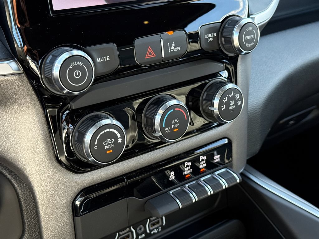 New 2026 RAM 1500 Express AWD/4WD image 24