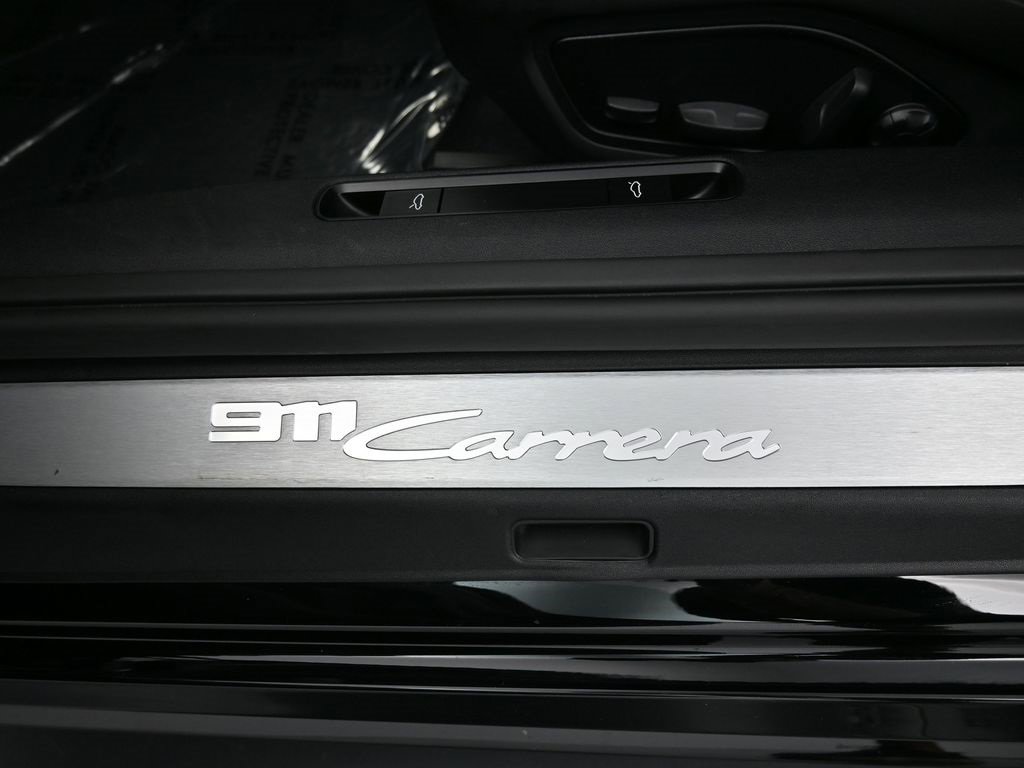 Used 2025 Porsche 911 Carrera image 21