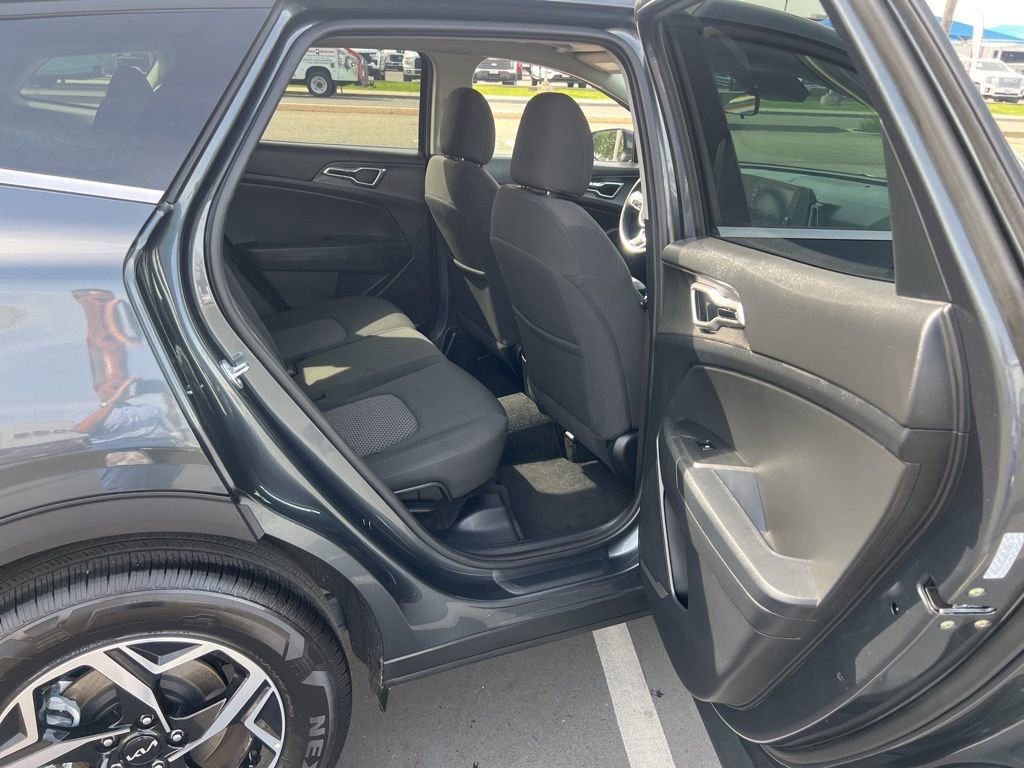 Used 2025 Kia Sportage LX FWD image 29