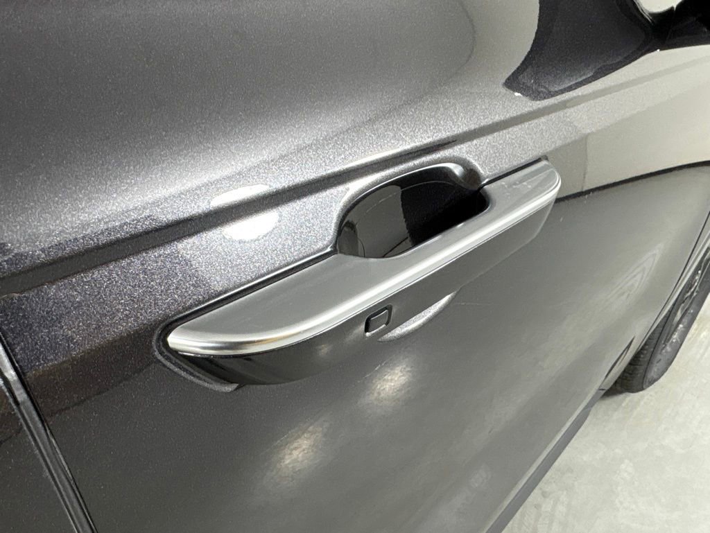 Used 2025 Kia Carnival FWD image 15