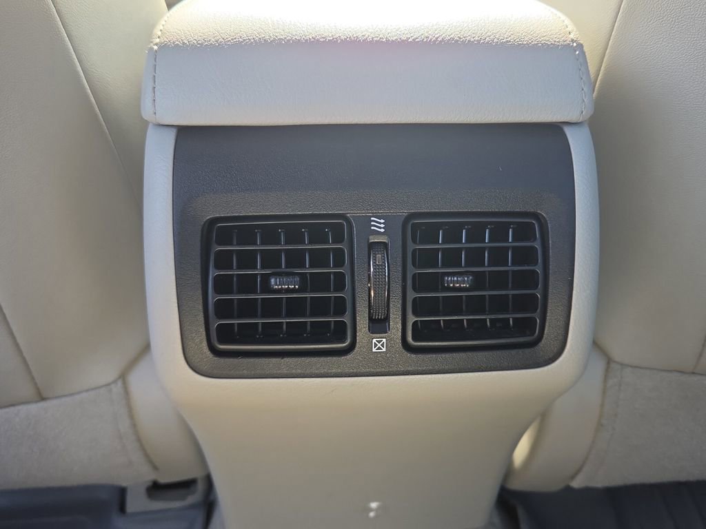 Used 2012 Toyota Camry XLE w/ Leather Pkg FWD image 15