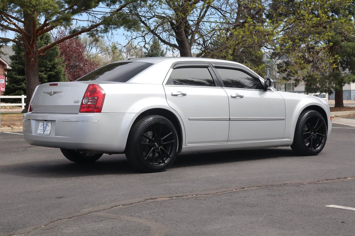 Used 2010 Chrysler 300 Touring image 5