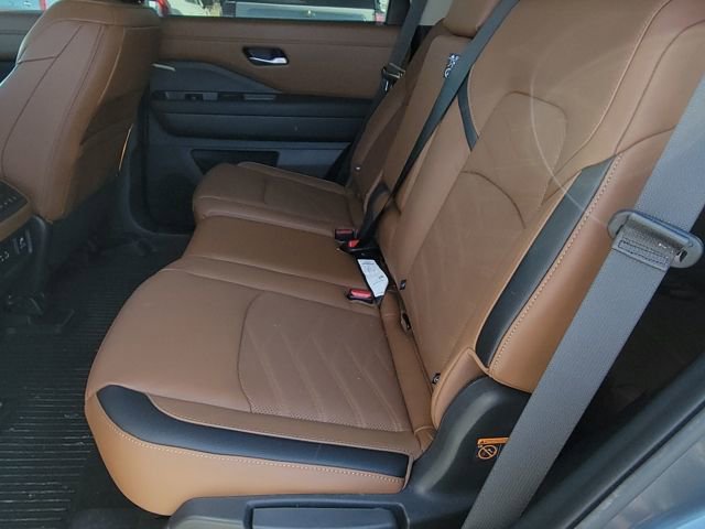 Used 2025 Nissan Pathfinder Platinum w/ Cargo Package image 8