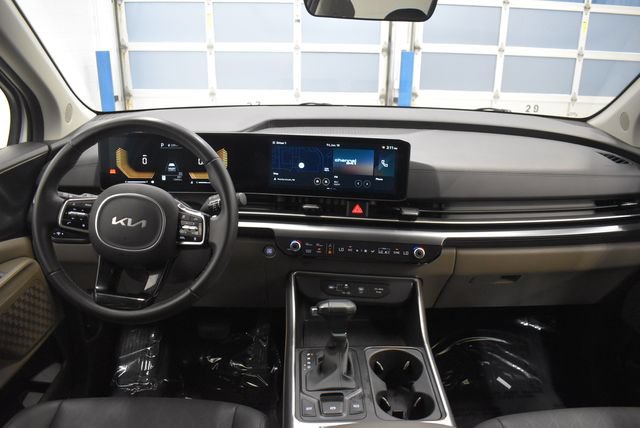 Used 2026 Kia Carnival FWD image 5