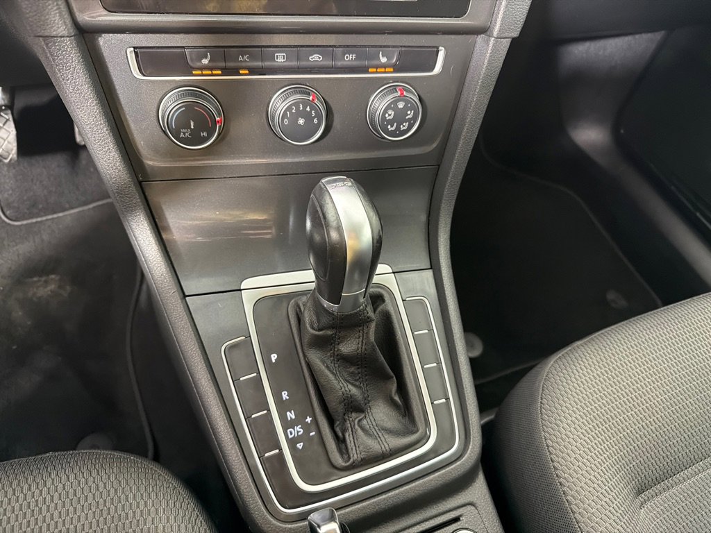 Used 2019 Volkswagen Golf S image 18