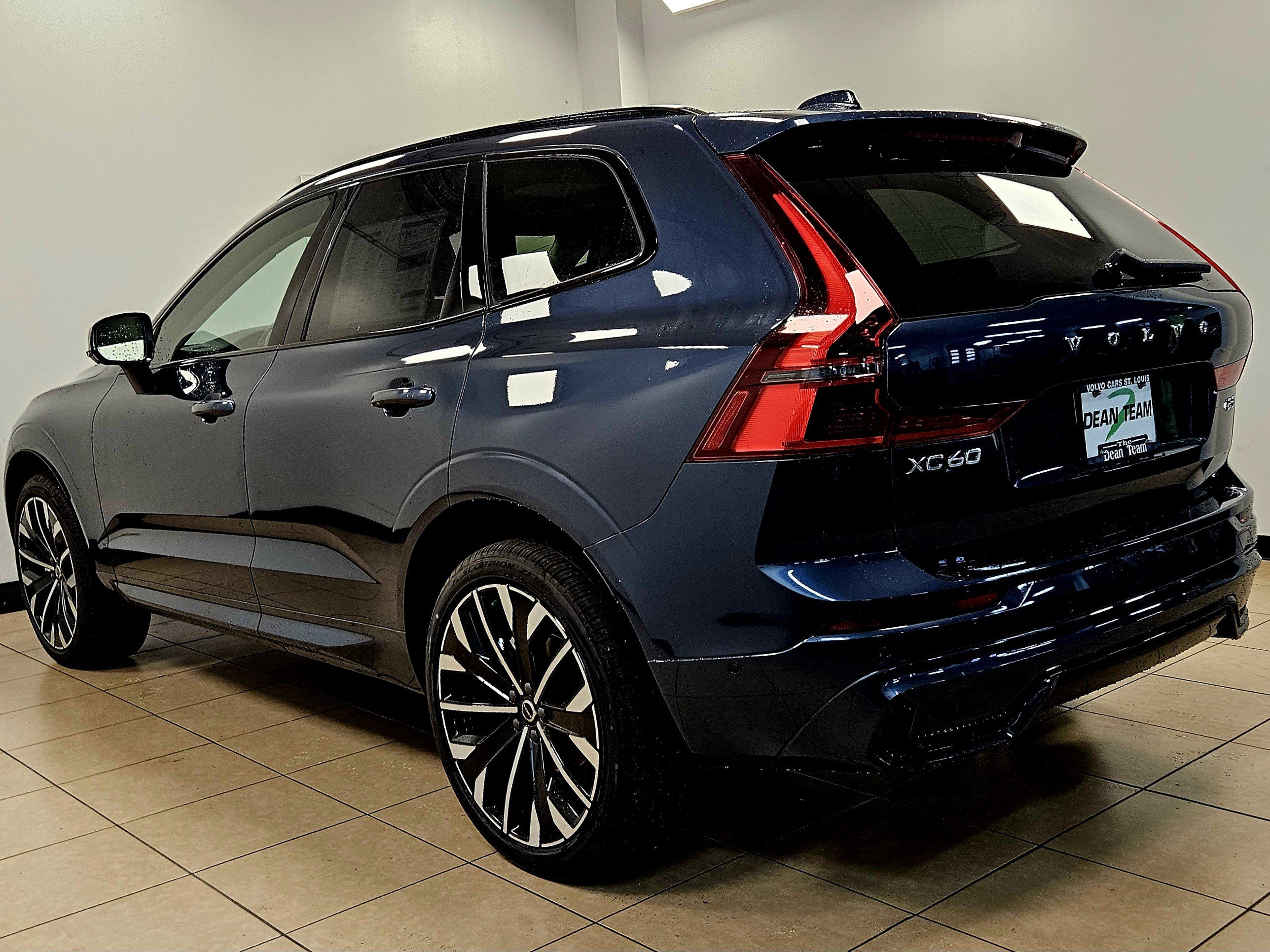 New 2026 Volvo XC60 B5 Ultra w/ Climate Package image 6
