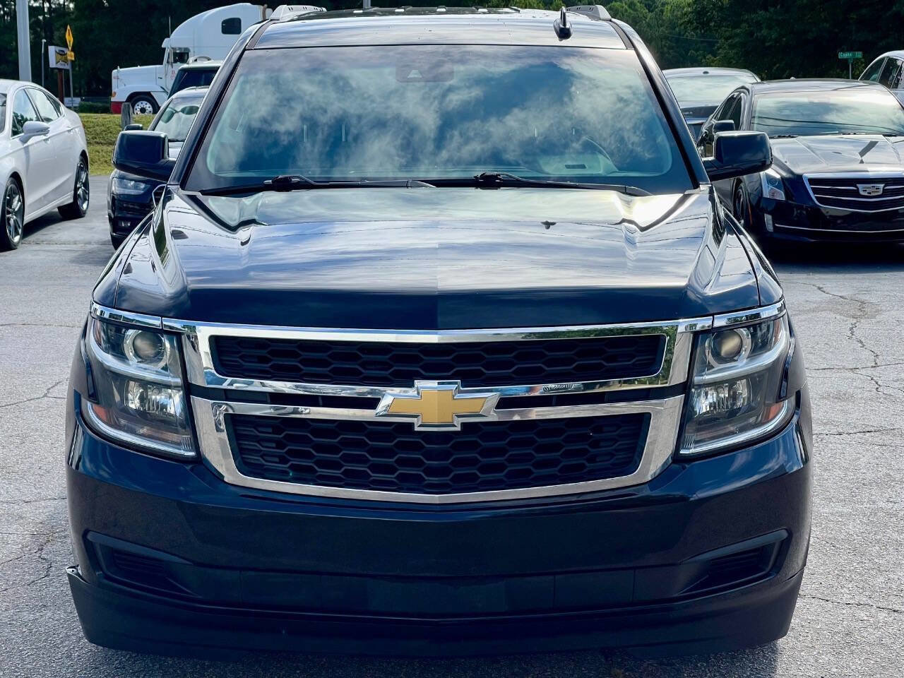 Used 2018 Chevrolet Suburban LT image 4