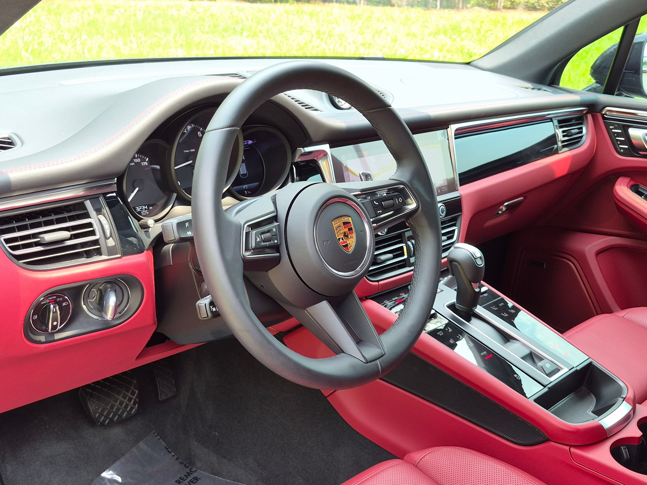 Certified 2026 Porsche Macan AWD/4WD image 4
