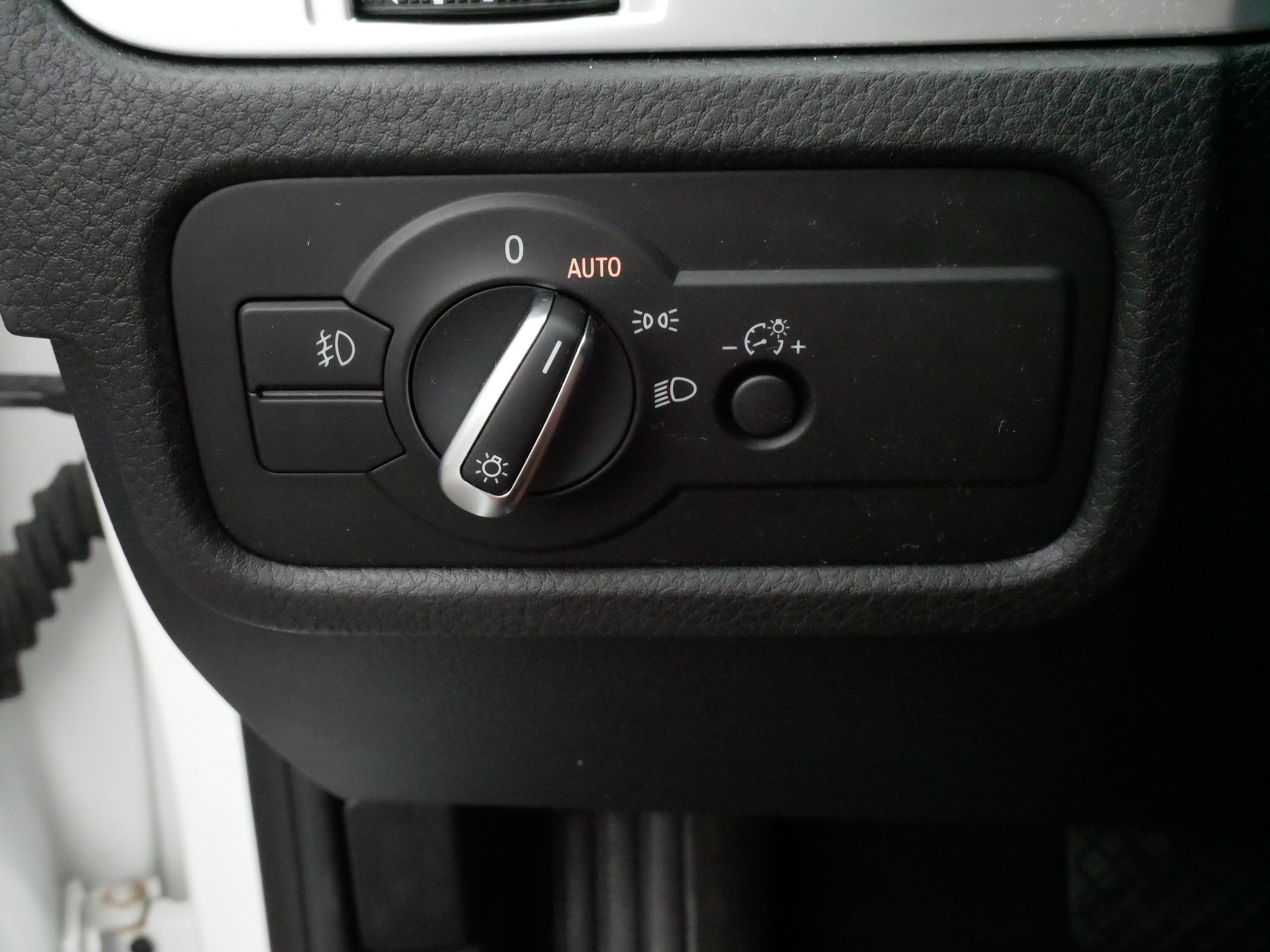 Used 2015 Volkswagen Touareg VR6 AWD/4WD image 28