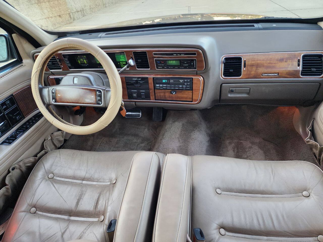 Used 1988 Lincoln Continental Signature FWD image 10