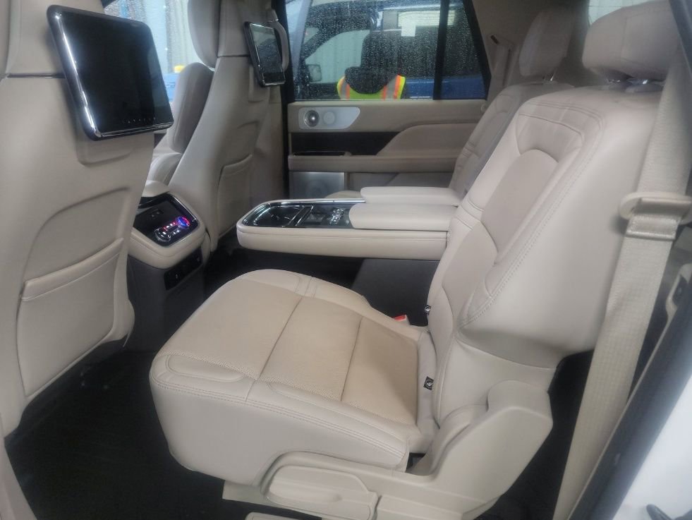 Used 2020 Lincoln Navigator L Reserve w/ Luxury Package image 2