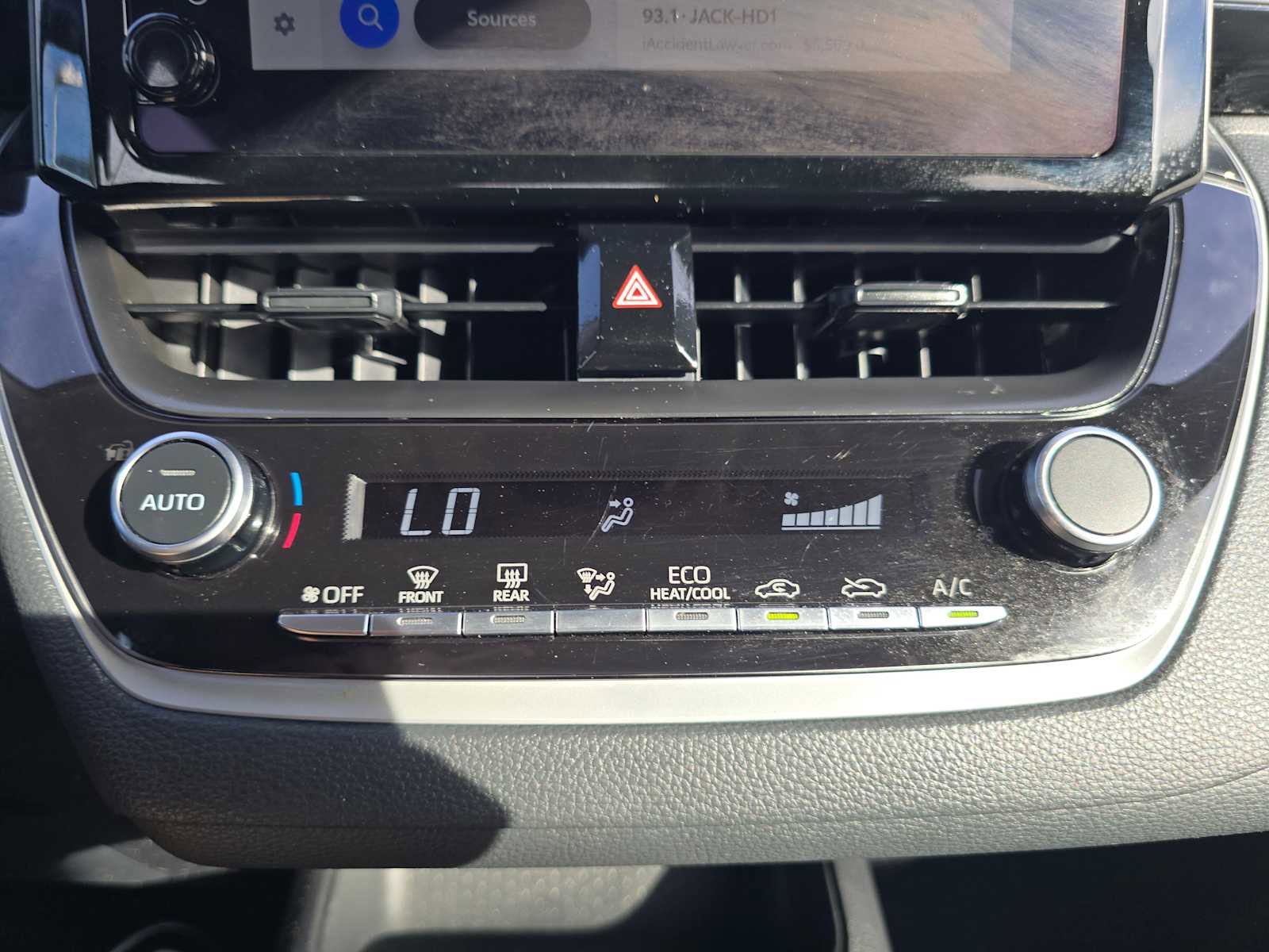 Certified 2025 Toyota Corolla LE image 29