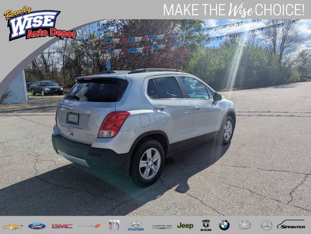 Used 2016 Chevrolet Trax LT w/ LT Sun and Sound Package FWD image 3