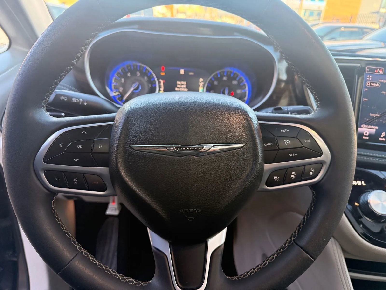 Used 2023 Chrysler Pacifica Limited image 15