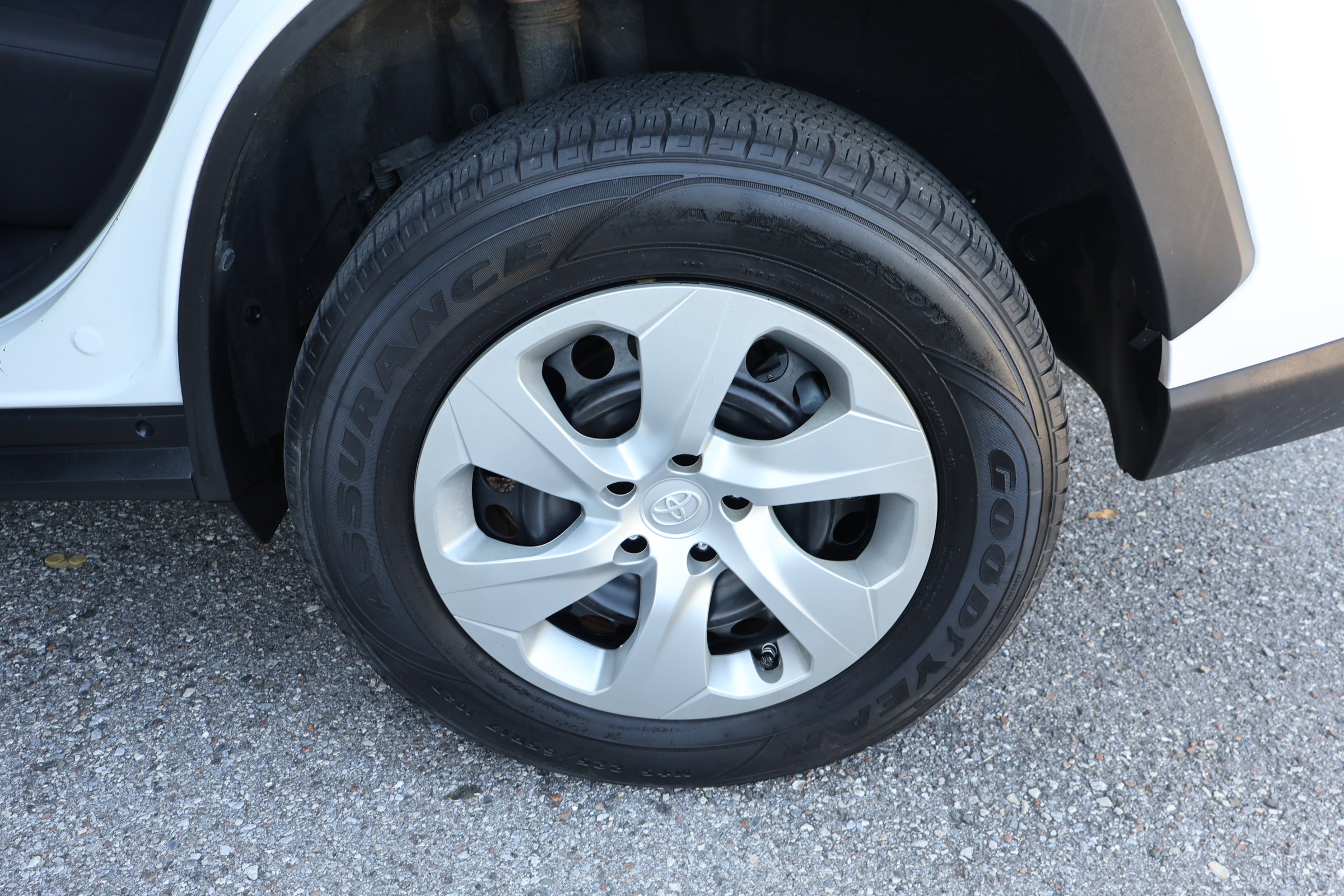 Used 2019 Toyota RAV4 LE FWD image 14