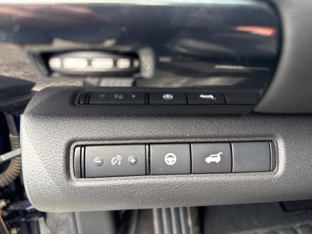 Used 2025 Nissan Pathfinder SV FWD image 18