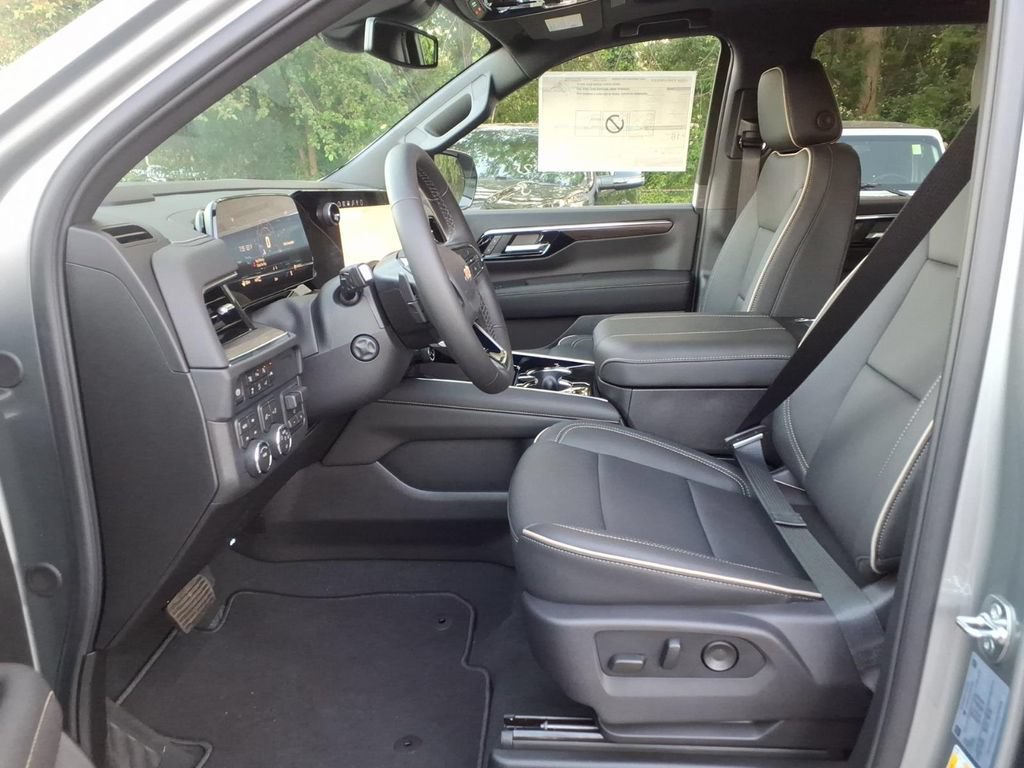 New 2026 Chevrolet Suburban Premier w/ Sun And Tow Package AWD/4WD image 11