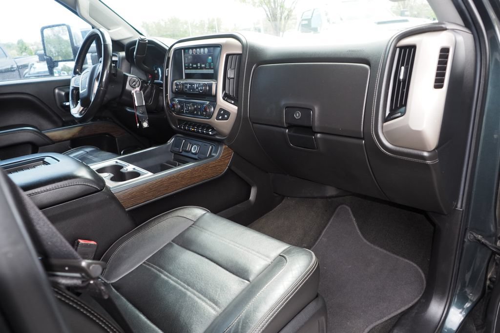 Used 2017 GMC Sierra 2500 Denali w/ Duramax Plus Package AWD/4WD image 21