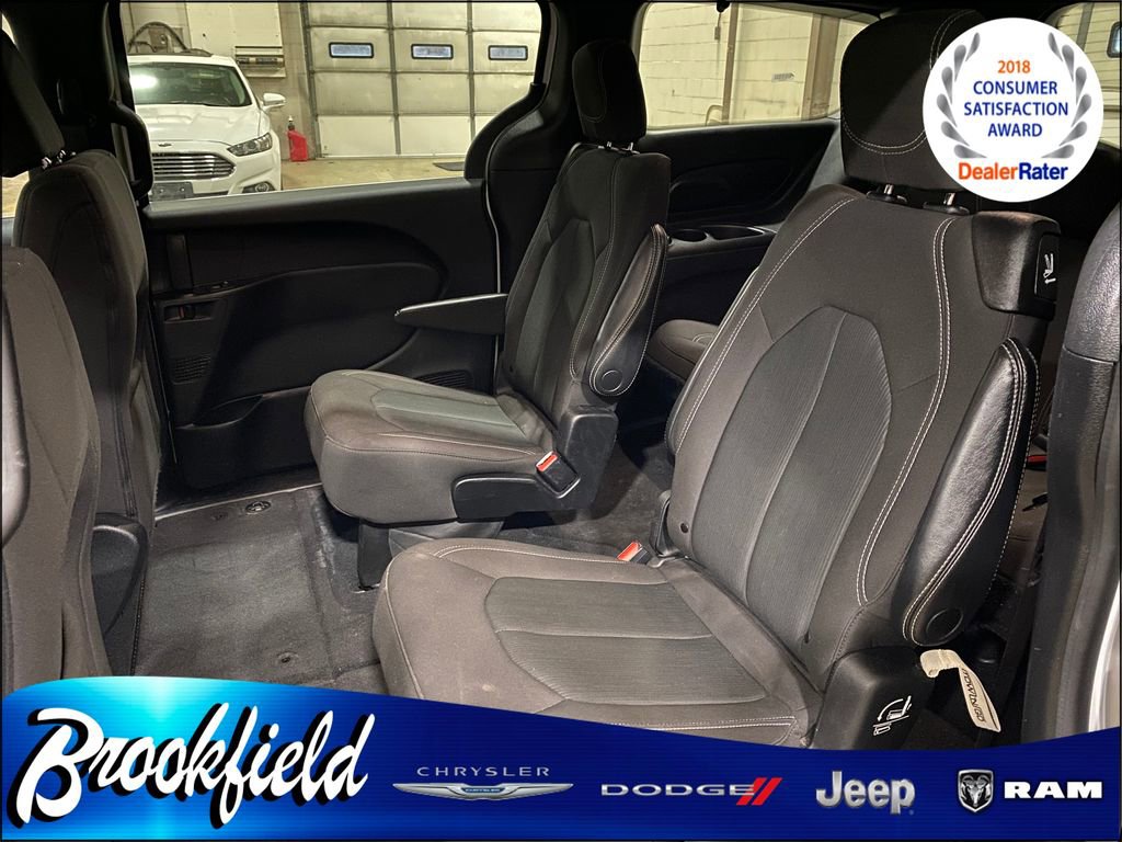 Used 2023 Chrysler Pacifica Touring image 15
