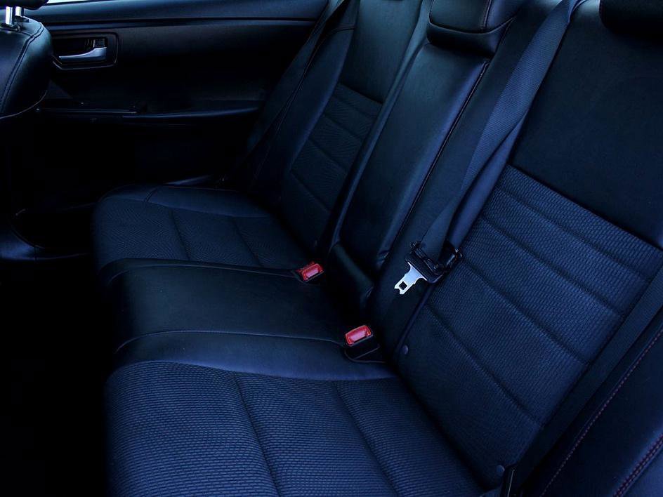 Used 2017 Toyota Camry SE image 18