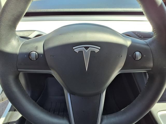 Used 2022 Tesla Model 3 Standard Range RWD image 9