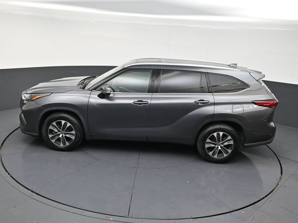 Used 2022 Toyota Highlander XLE FWD image 13
