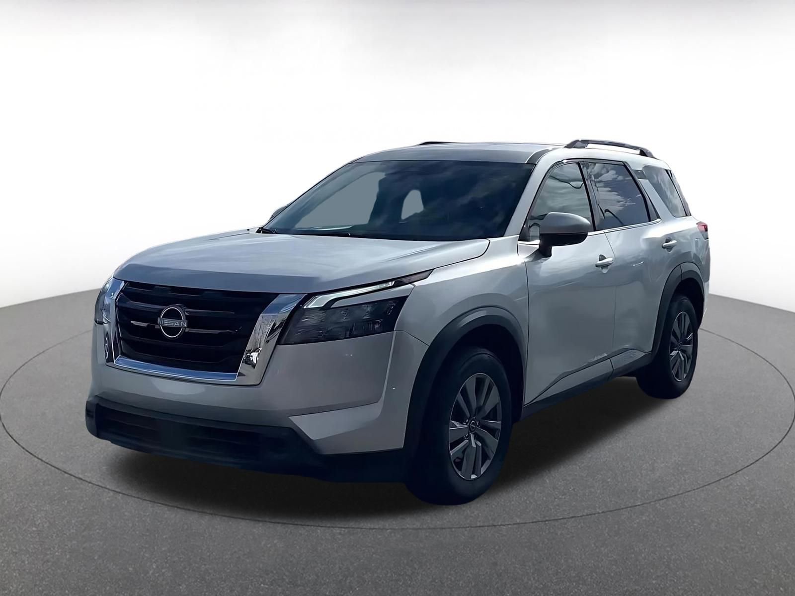 Used 2025 Nissan Pathfinder SV image 7