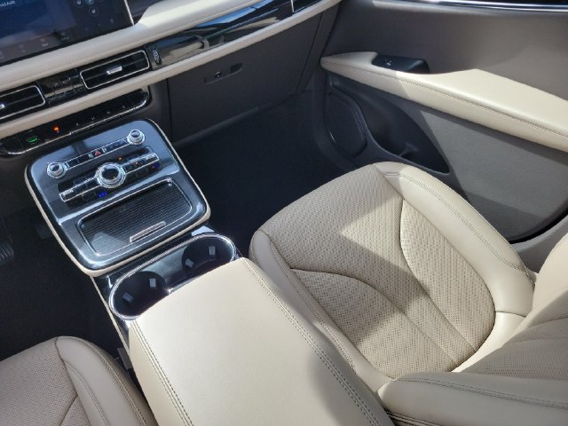Certified 2023 Lincoln Nautilus Reserve FWD image 27