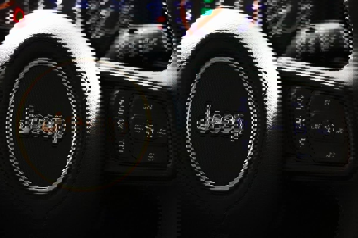 Used 2025 Jeep Wrangler Unlimited Rubicon image 27