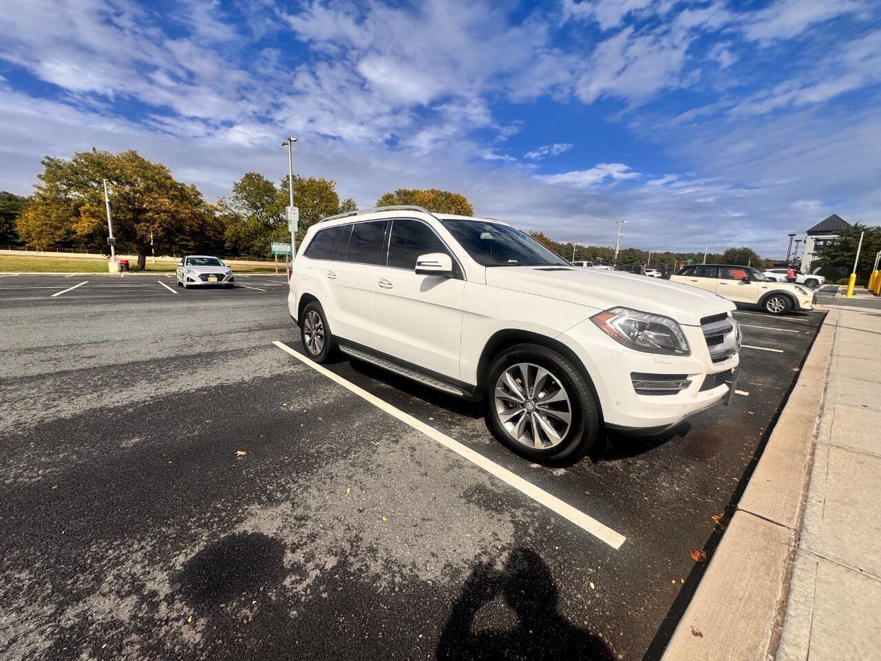 Used 2015 Mercedes-Benz GL 320 BlueTEC 4MATIC w/ Premium I Package image 3