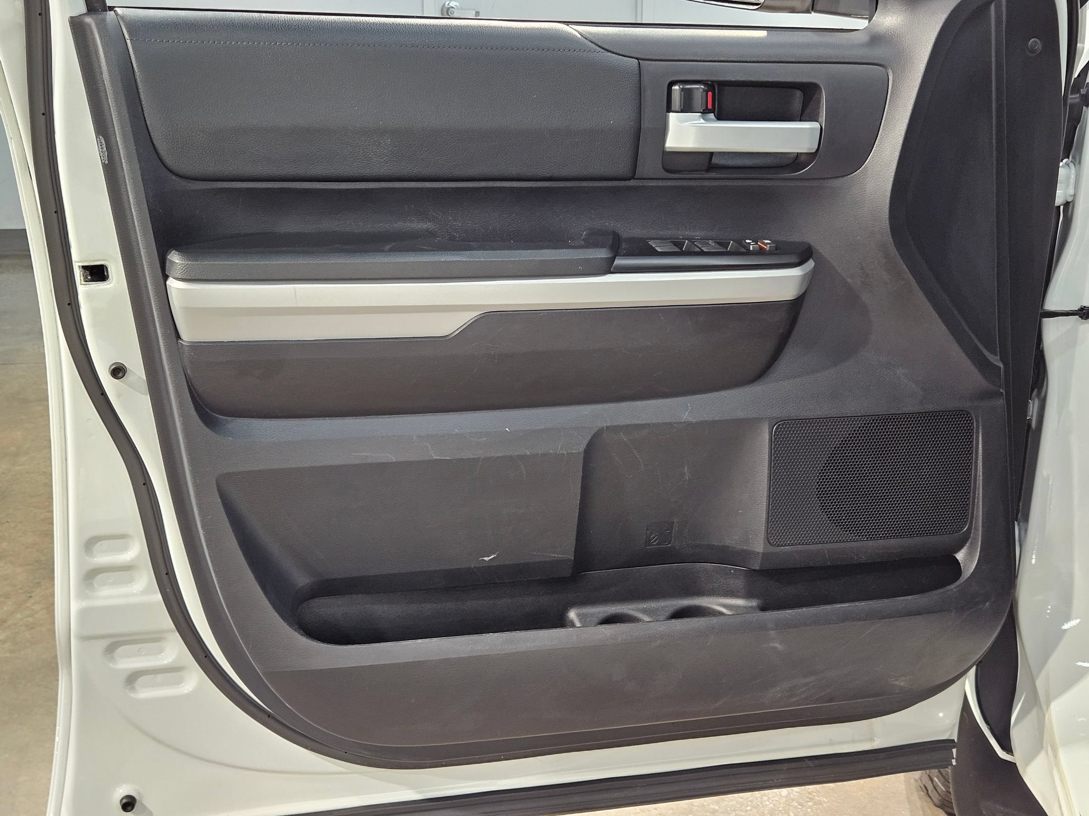 Used 2021 Toyota Tundra SR5 w/ SR5 Leather Package RWD image 20