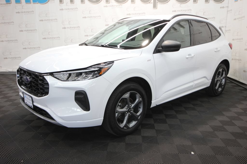 Used 2023 Ford Escape ST-Line AWD/4WD image 2