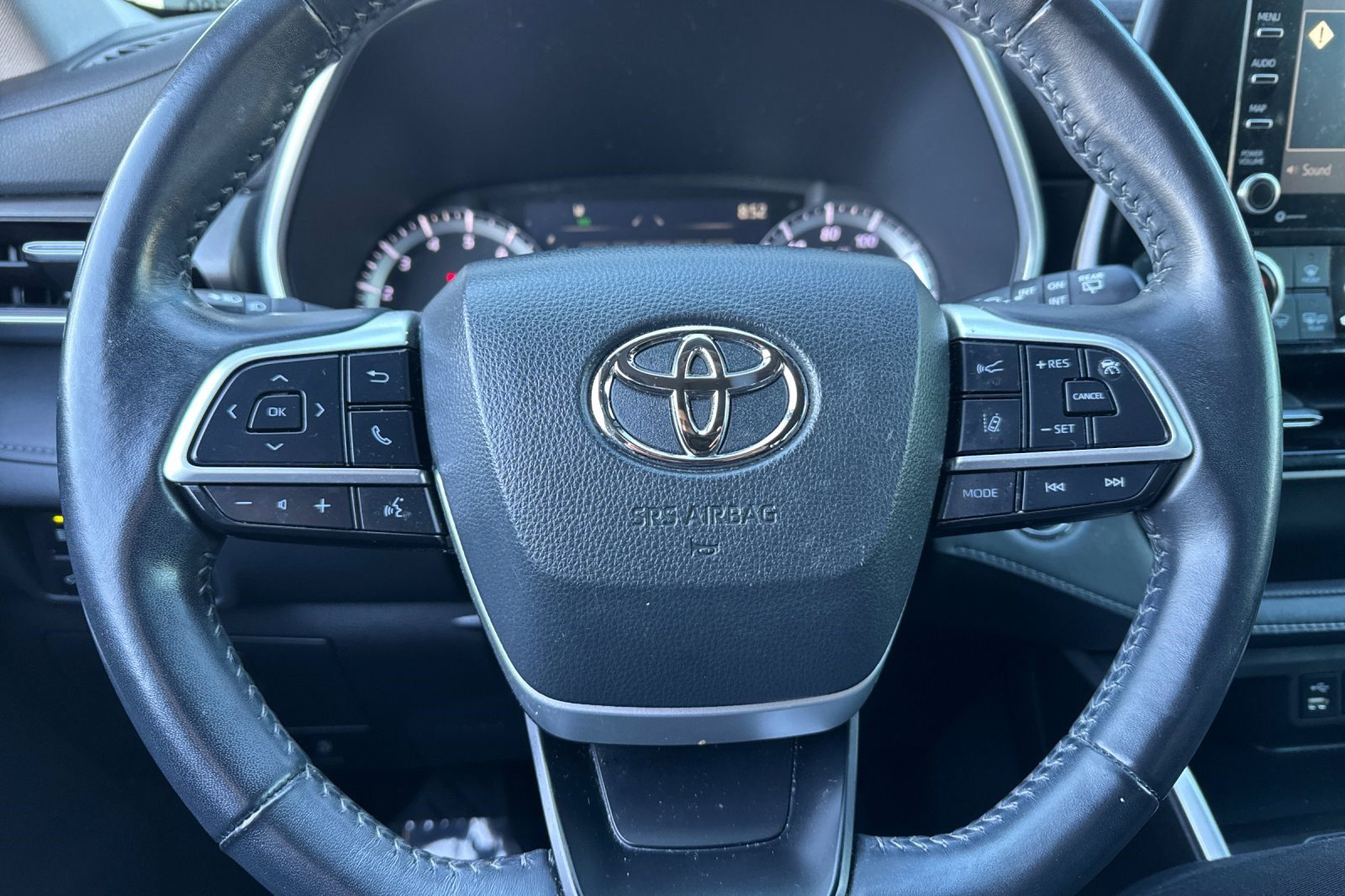 Used 2022 Toyota Highlander XLE image 16