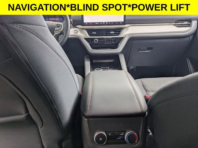 Used 2025 Ford Explorer Active RWD image 27