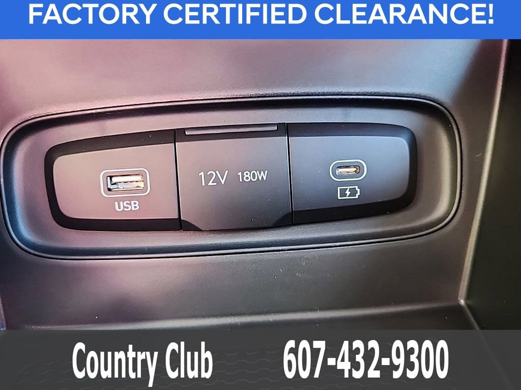 Used 2025 Hyundai Venue SEL image 14