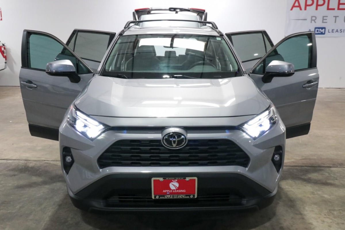 Used 2025 Toyota RAV4 XLE Premium FWD image 28
