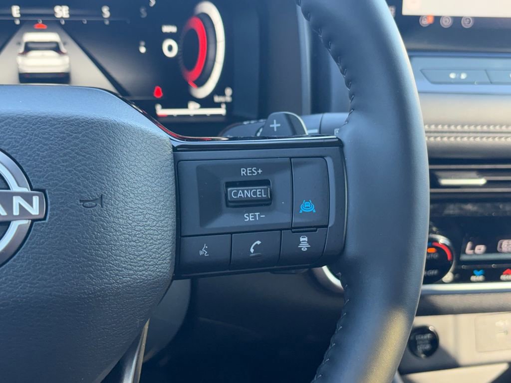 Used 2025 Nissan Rogue Platinum w/ Platinum Premium Package image 13