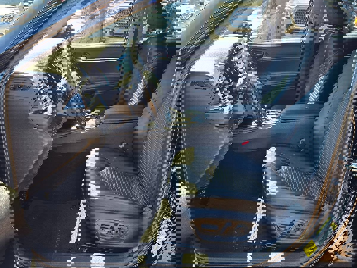 Used 2020 Toyota Camry SE w/ Convenience Package image 18