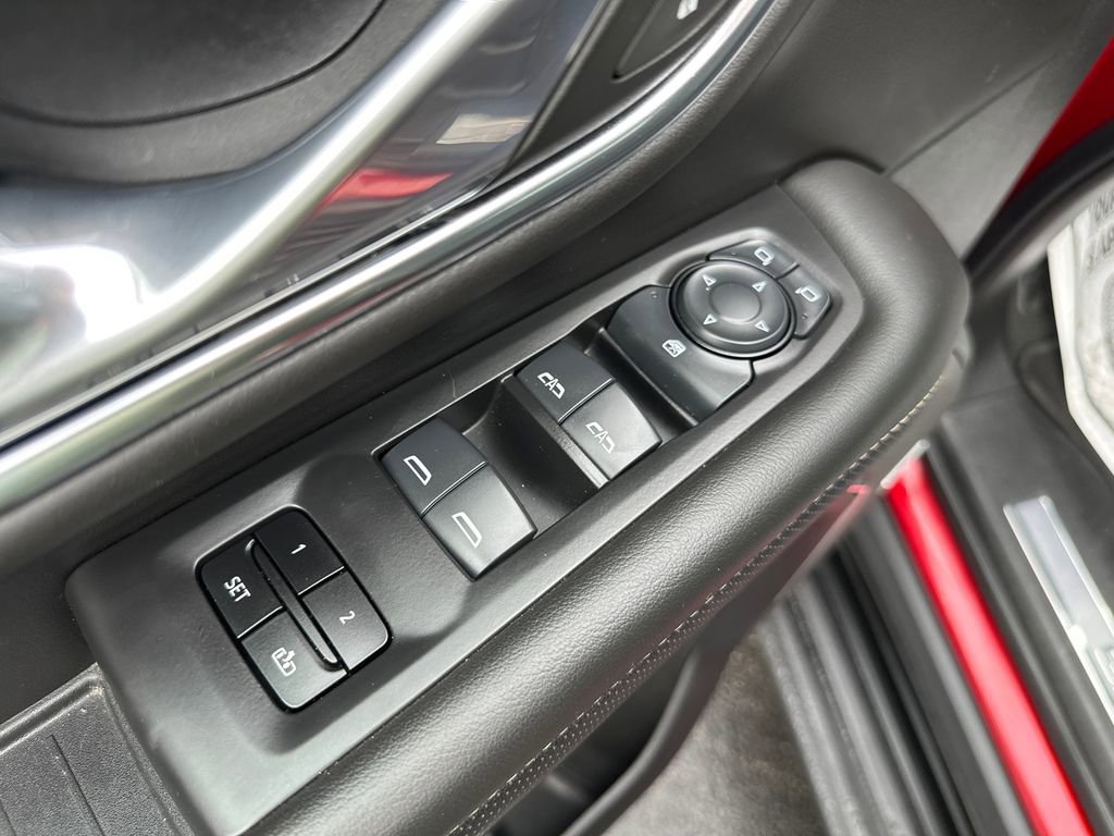 Used 2024 GMC Yukon XL SLT image 19