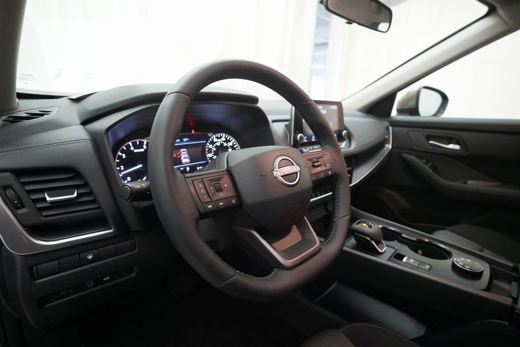 Certified 2025 Nissan Rogue SV image 8