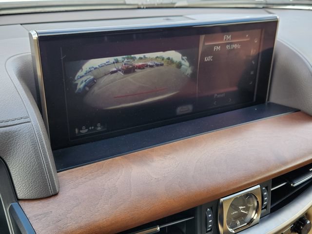Used 2017 Lexus LX 570 4WD w/ Luxury Package image 16