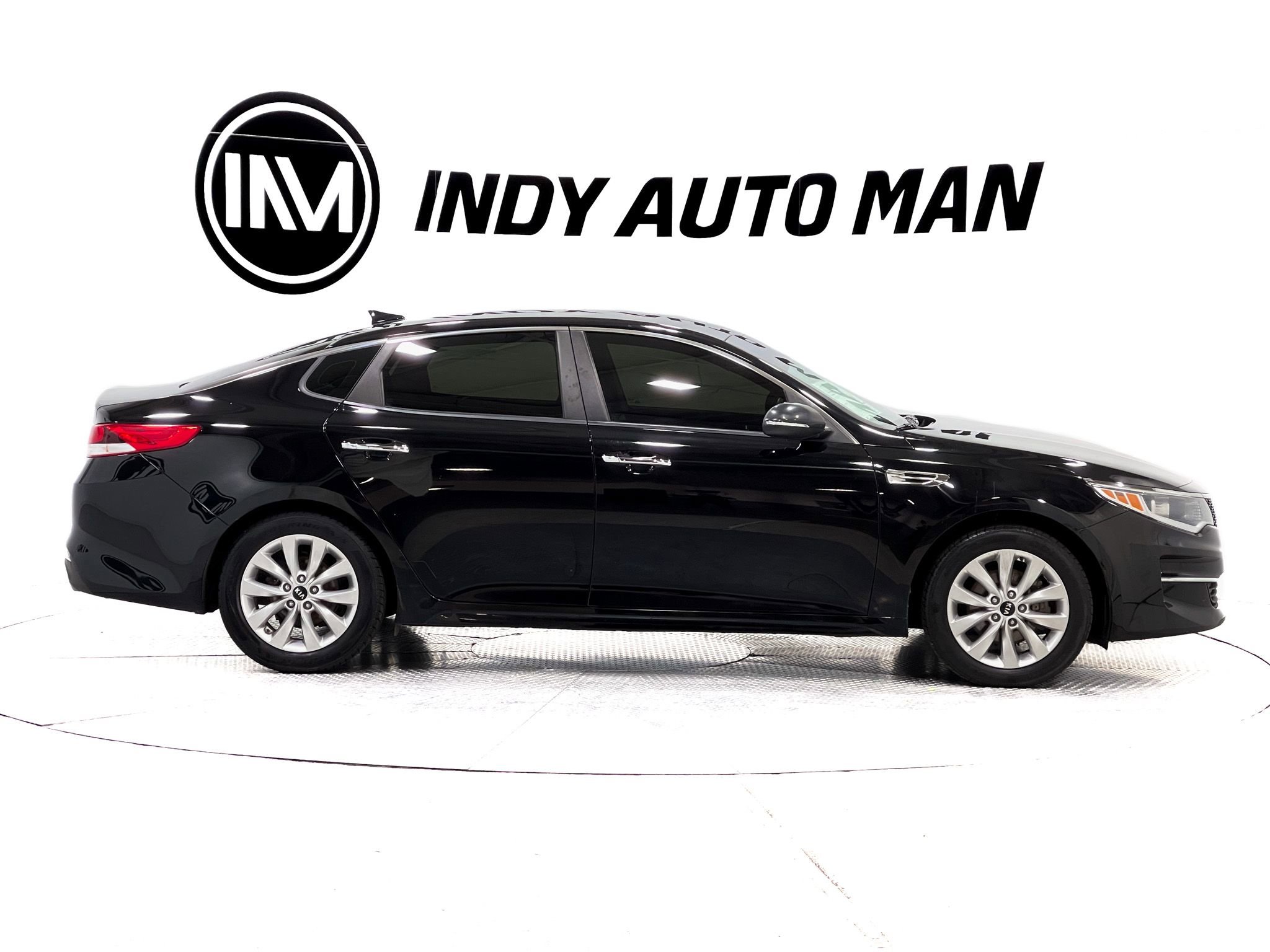 Used 2018 Kia Optima LX w/ 17" Alloy Wheels Package image 3
