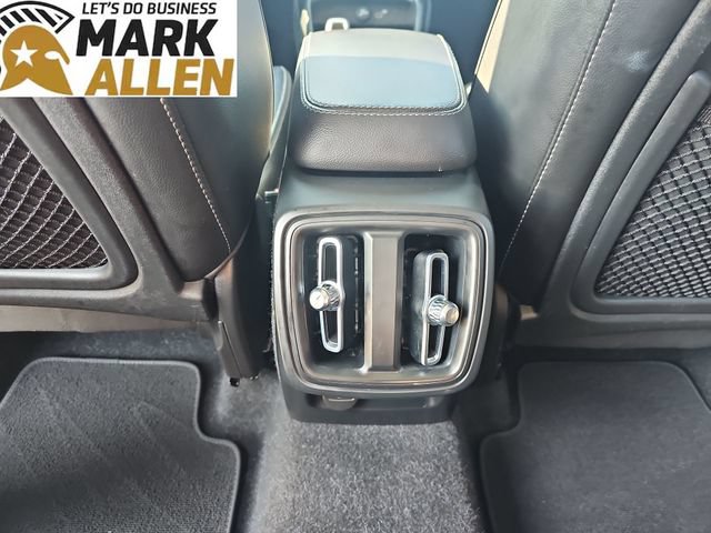 Used 2023 Volvo XC40 B5 Plus AWD/4WD image 20