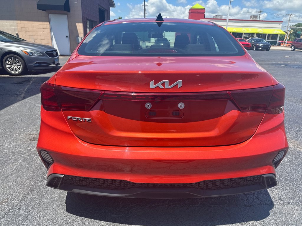 Used 2022 Kia Forte LXS w/ LXS Technology Package FWD image 4