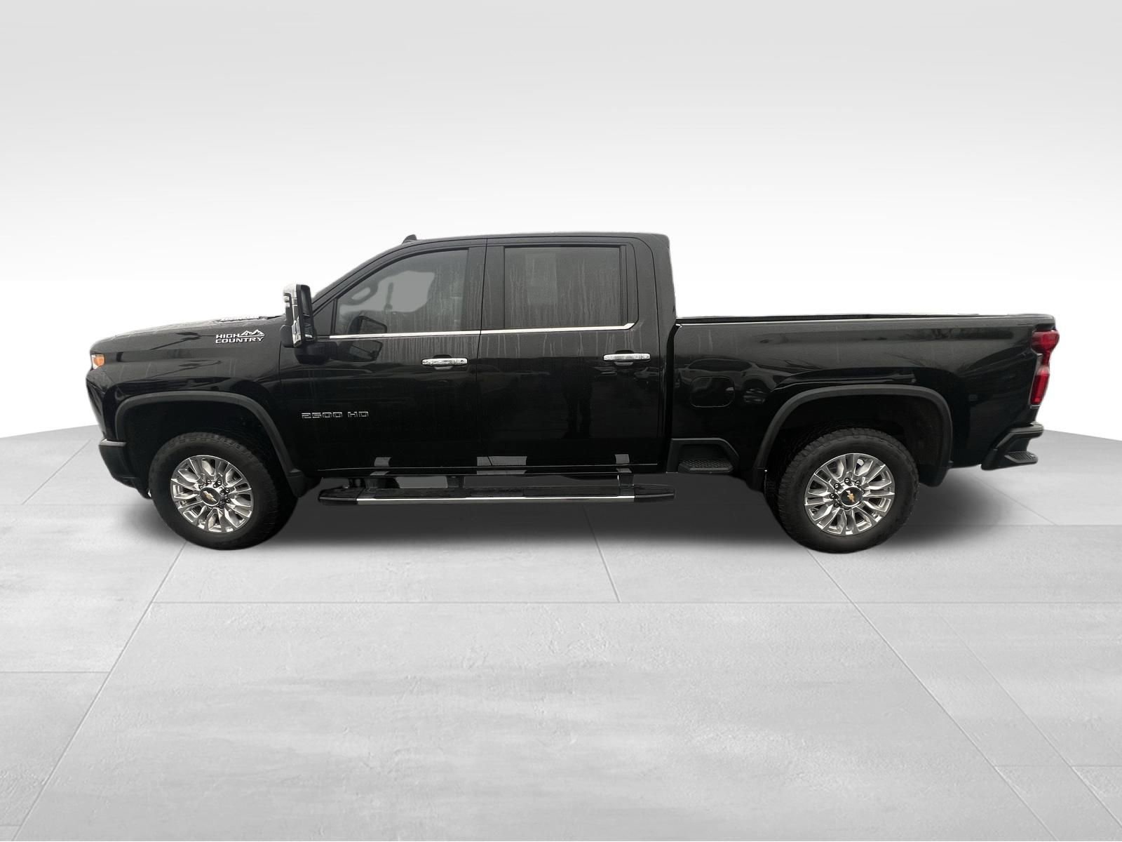 Used 2022 Chevrolet Silverado 2500 High Country w/ Safety Package II image 9