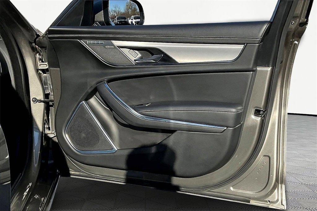 Used 2022 Jaguar XF R-Dynamic SE image 28