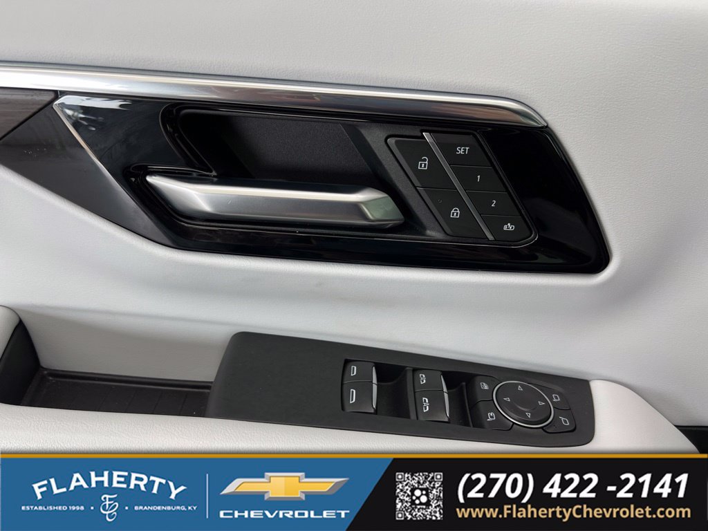 Used 2026 Chevrolet Suburban Premier AWD/4WD image 24