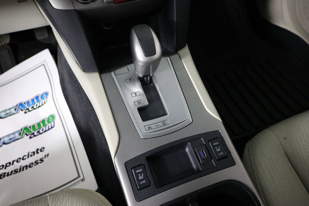 Used 2010 Subaru Outback 2.5i Premium AWD/4WD image 38