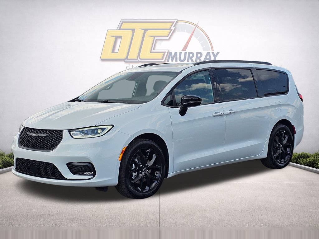New 2026 Chrysler Pacifica Limited w/ Uconnect Theater Family Group FWD image 2